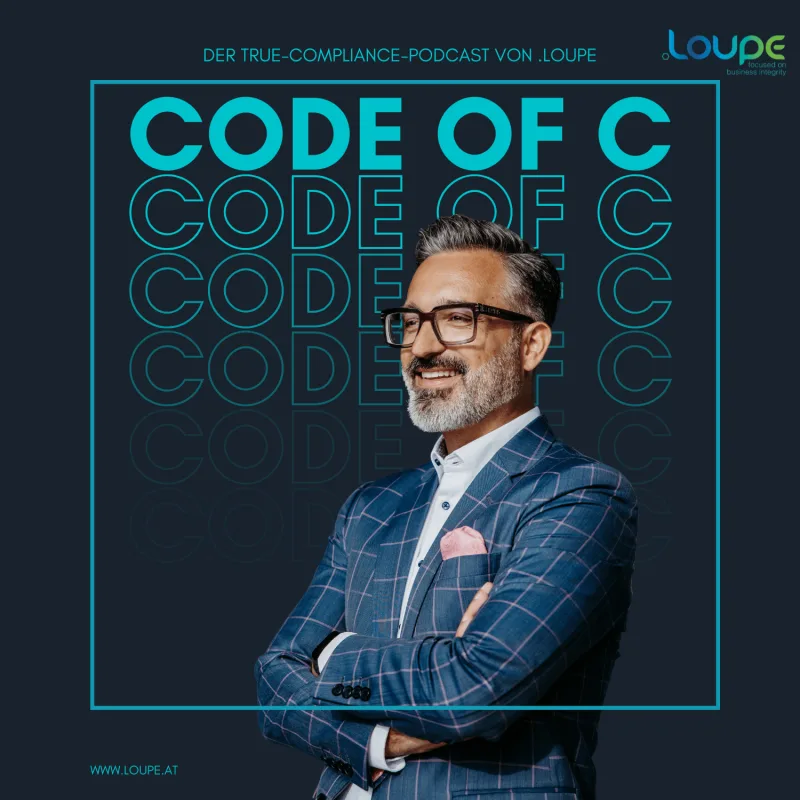 Cover von „Code of C“: Host Martin Reichetseder vor dem Schriftzug des Podcasts